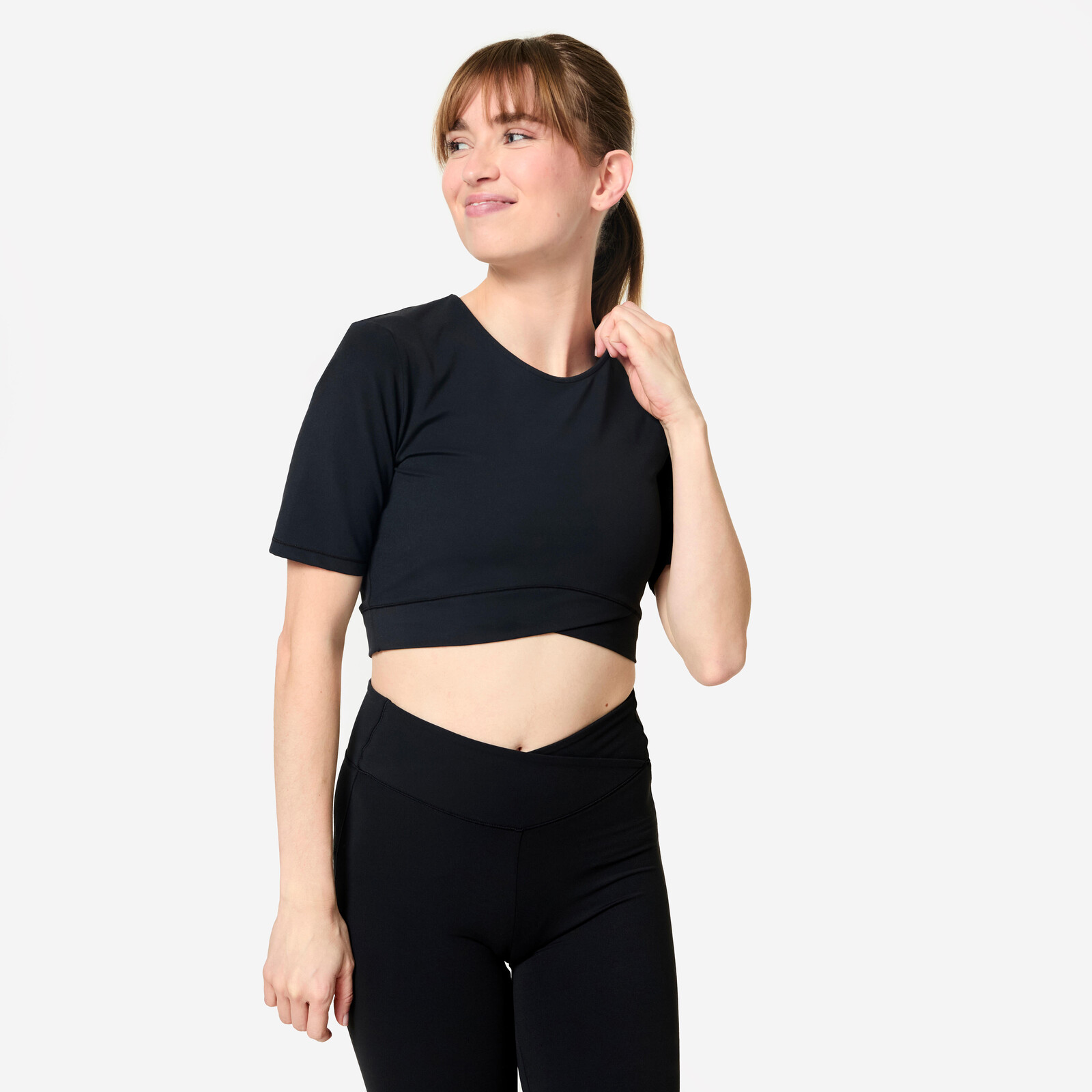 Dámske crop tričko s prekrížením na fitness čierne