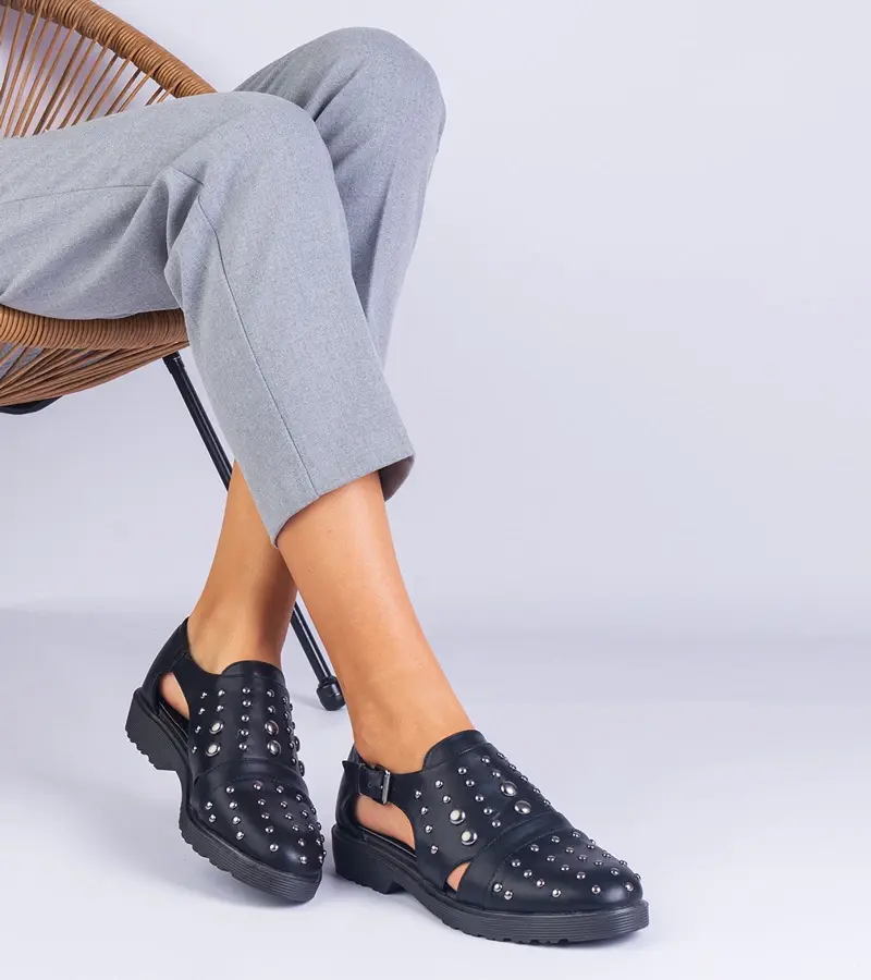 Gemre Čierne poltopánky s výrezmi Eleana