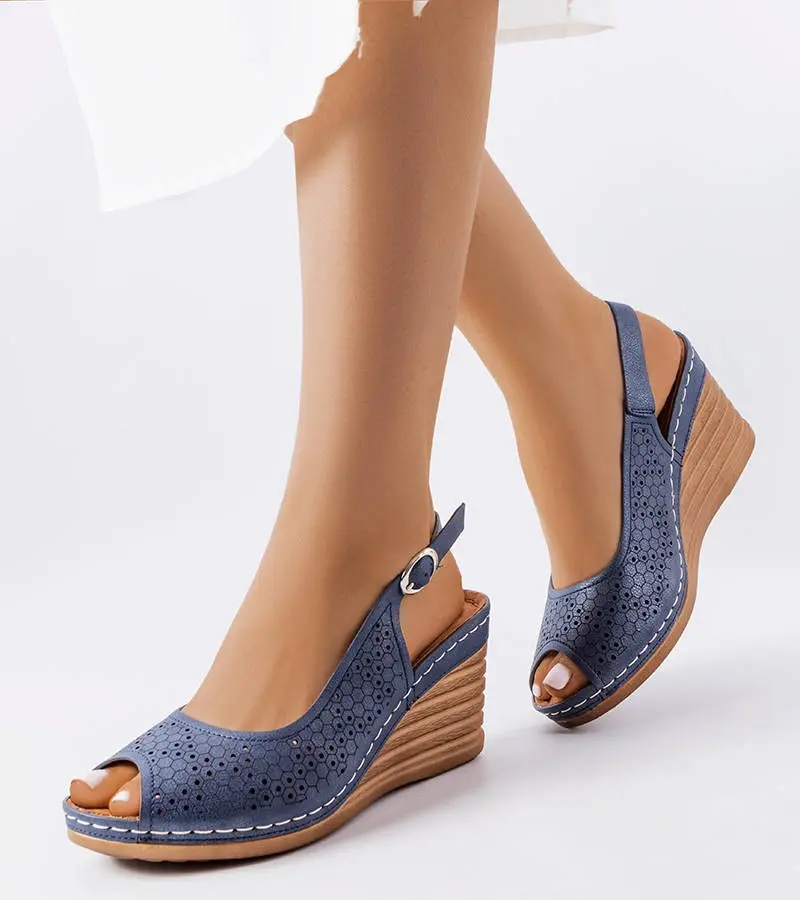 Gemre Námornícky modré ažurové sandále na platforme od značky Emeral