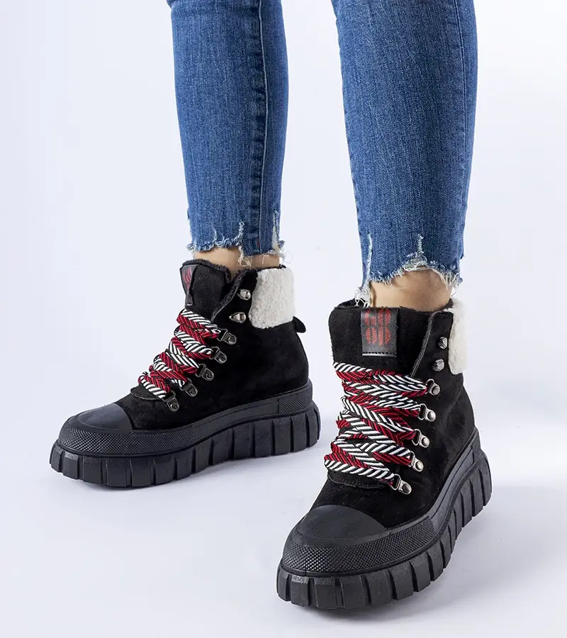 Gemre Čierne tepané tenisky na platforme Ottiol.