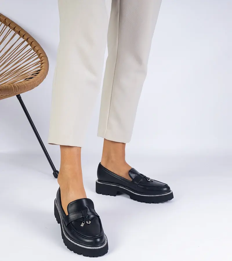 Gemre Čierne dámske mokasíny na hrubej podrážke z kože zdobené kryštálmi Linsol