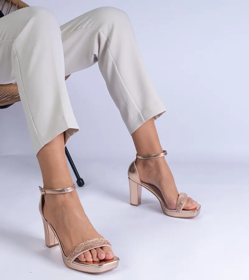 Gemre Šampanské elegantné sandále na podpätku s kryštálmi Beltusto