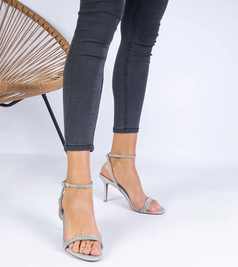 Gemre Strieborné elegantné sandále na ihličkách zdobené kryštálikmi Paleriz