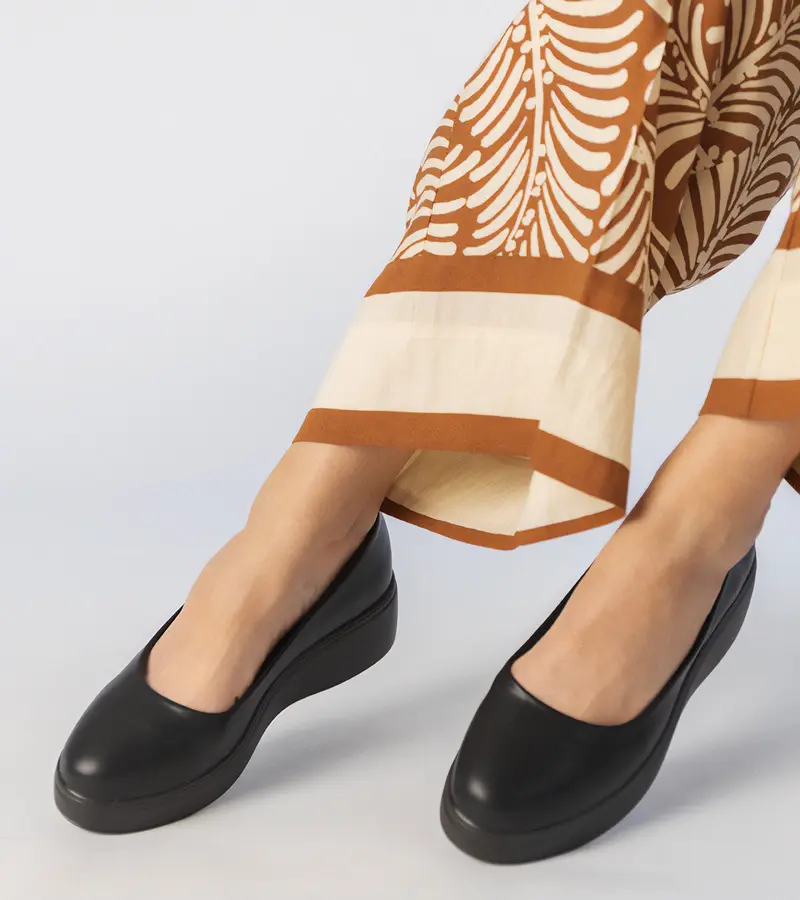 Gemre Čierne poltopánky na platforme z ekokože Huron