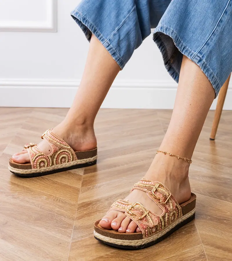 Gemre Ružové etnické šľapky s prackami na remienkoch Zebrina