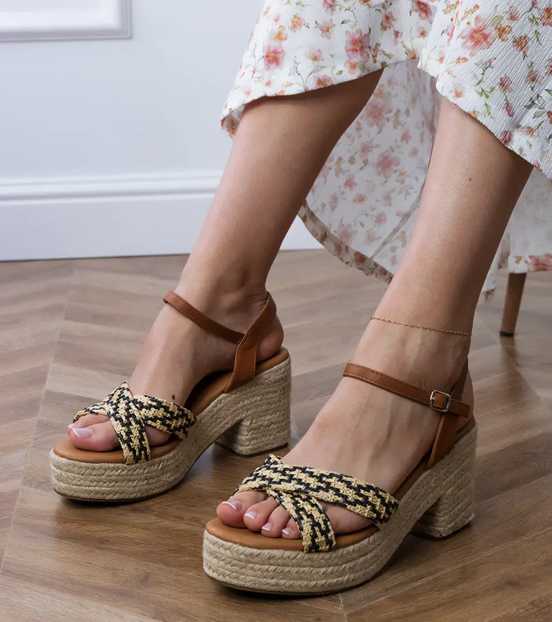 Gemre Čierne pletené sandále na podpätku Marfi