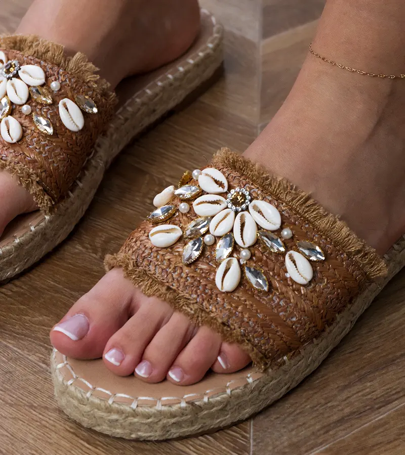 Gemre Hnedé pletené espadrilky s morskými mušľami
