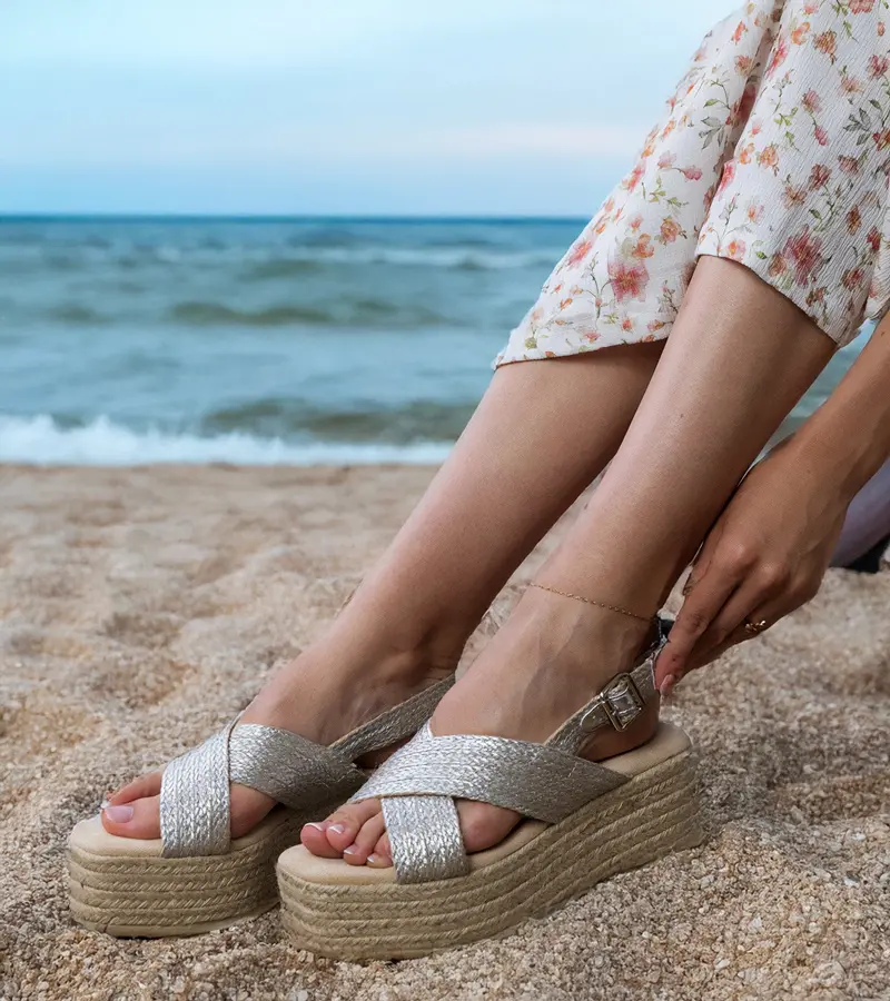 Gemre Strieborné sandále espadrilky na platforme s remienkami Olisa