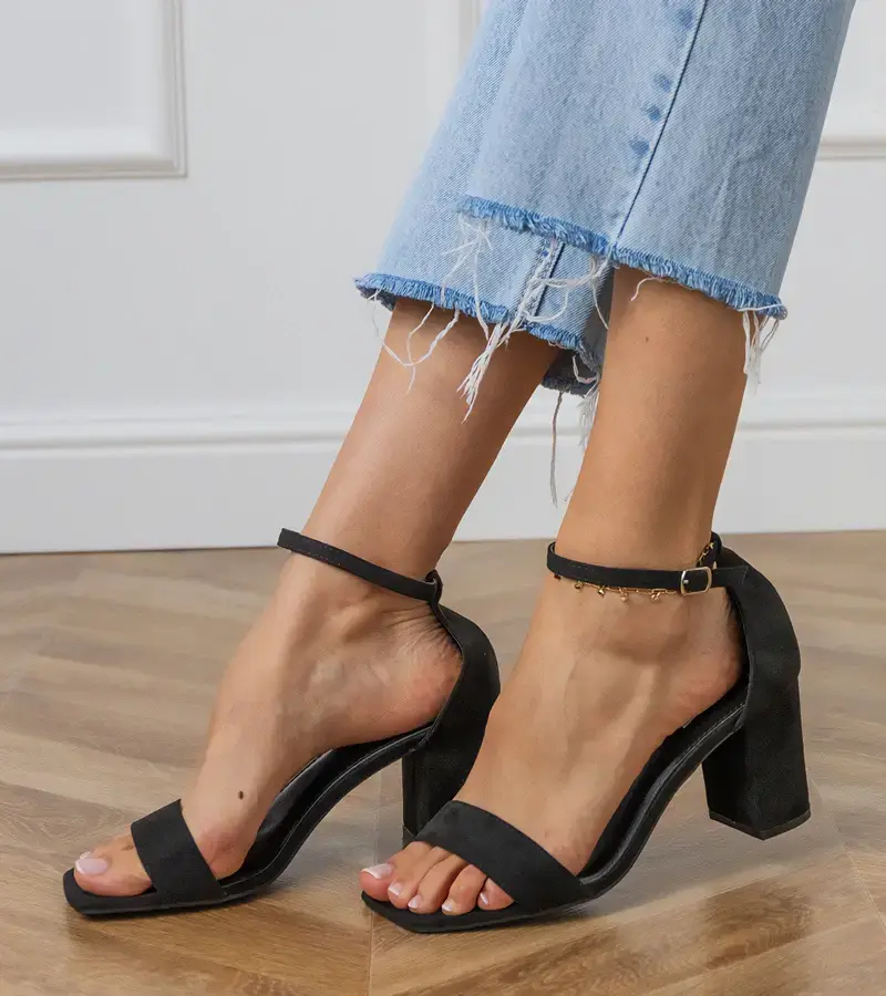 Gemre Čierne sandále s remienkom a štvorcovou špičkou na podpätku Ronas