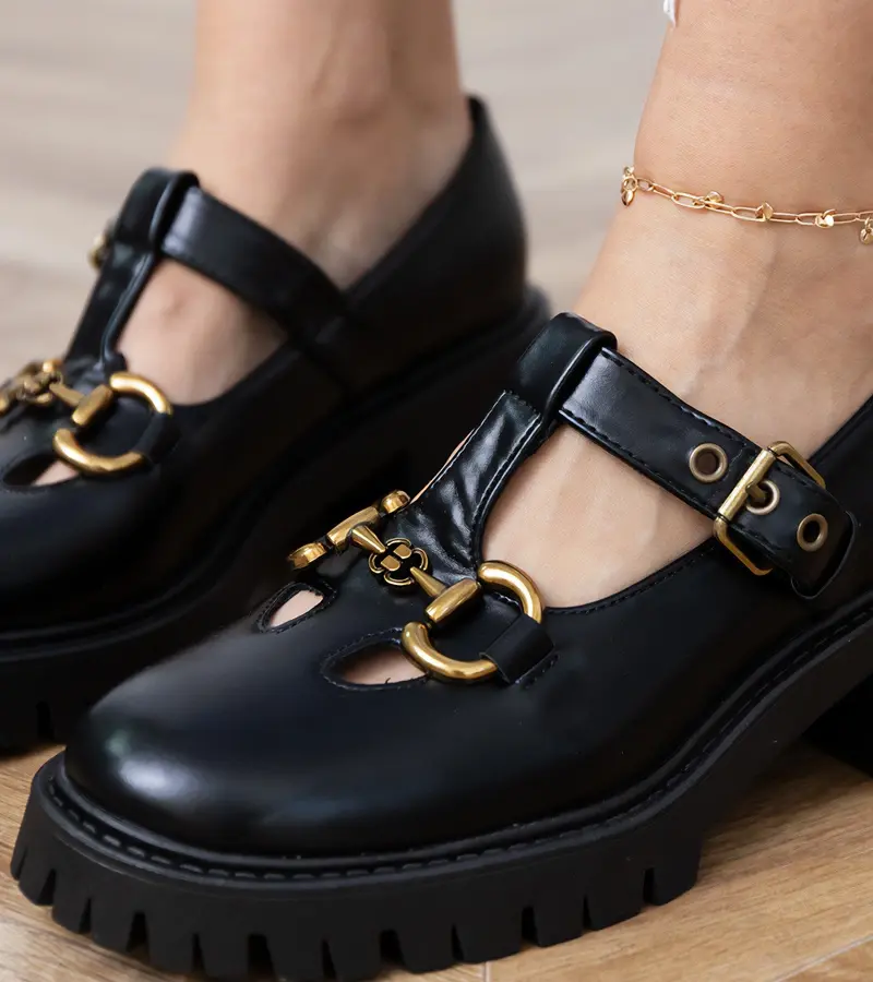 Gemre Čierne poltopánky na hrubej podrážke so zlatou ozdobou Hartis