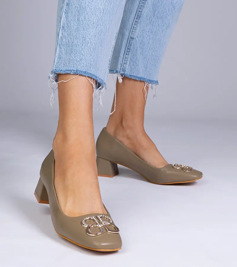 Gemre Zelené lodičky na nízkom opätku s kamienkami Cahes