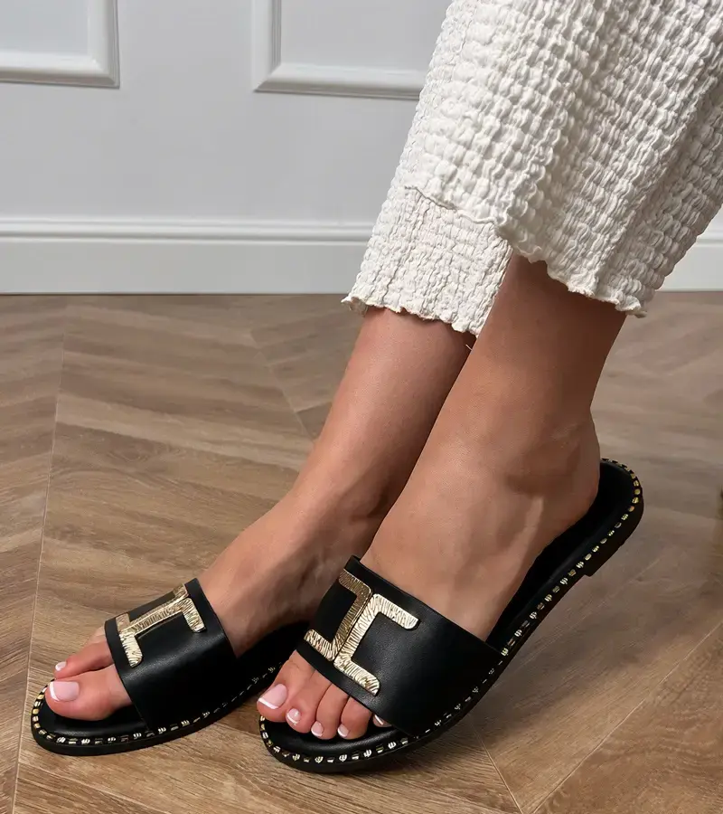 Gemre Čierne šľapky so zlatou ozdobou na remienku Verona