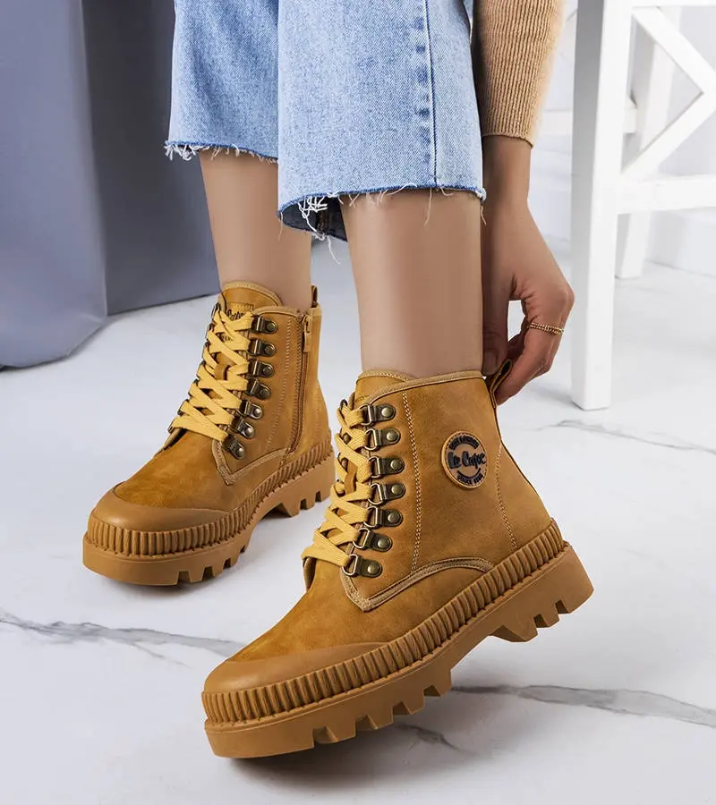 Lee Cooper - producent Camelowe izolované botki