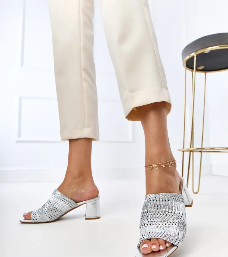 Gemre Strieborné šľapky na podpätku s pletenými remienkami Gamboa