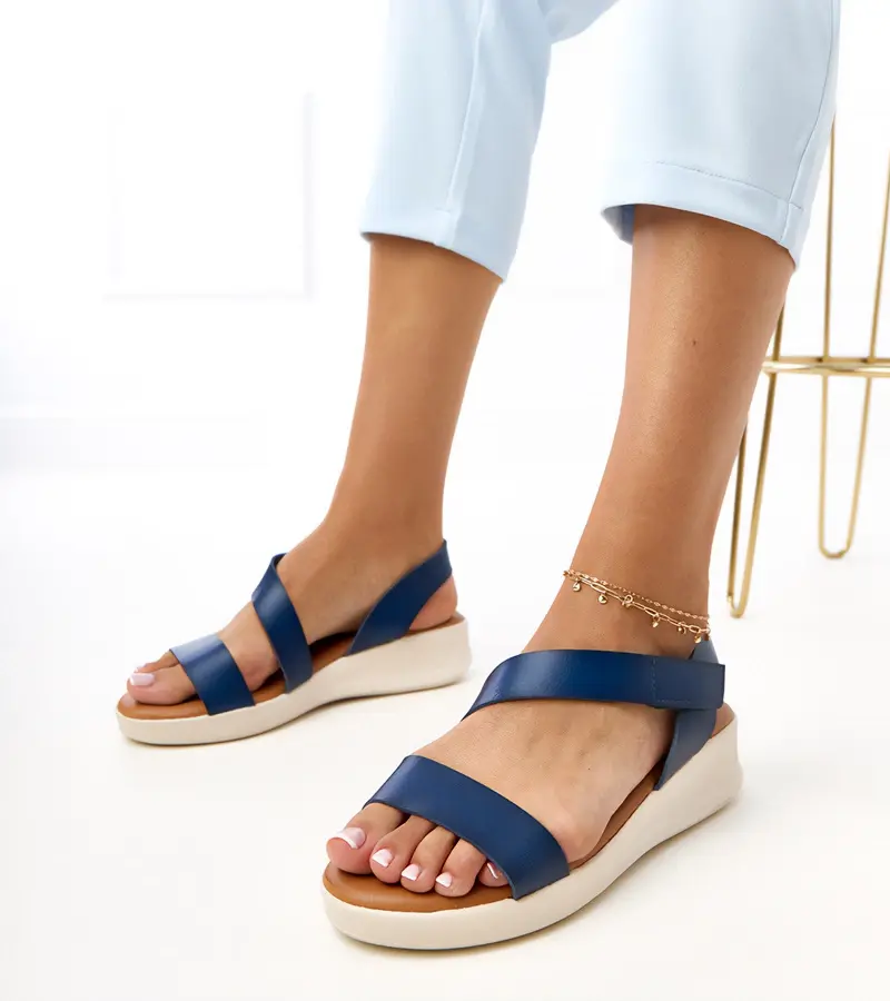 Gemre Tmavomodré sandále na nízkom klinovom podpätku Verkado