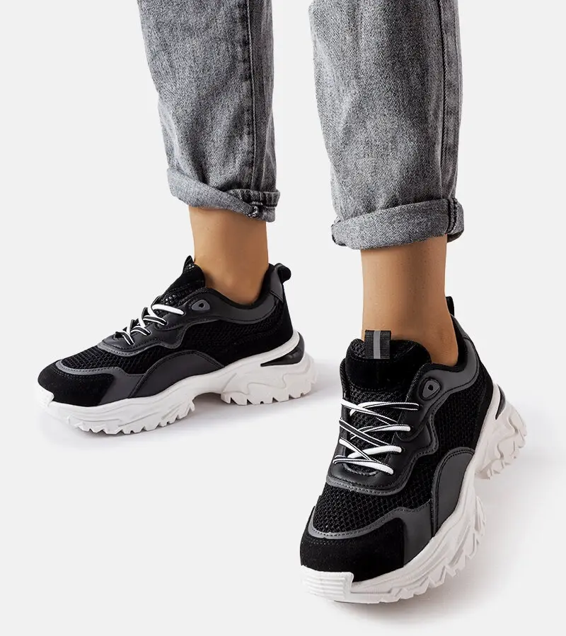 Gemre Čierne tenisky s viditeľným behúňom od značky Rosita