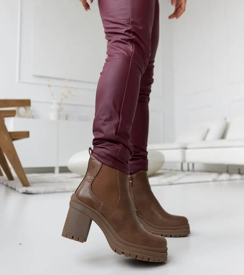 Gemre Black snowboots Arana