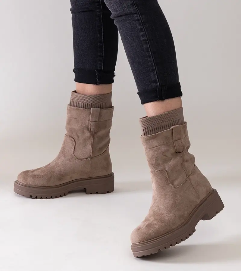 Gemre Wsúvateľné béžové topánky so špičkou Ralia.