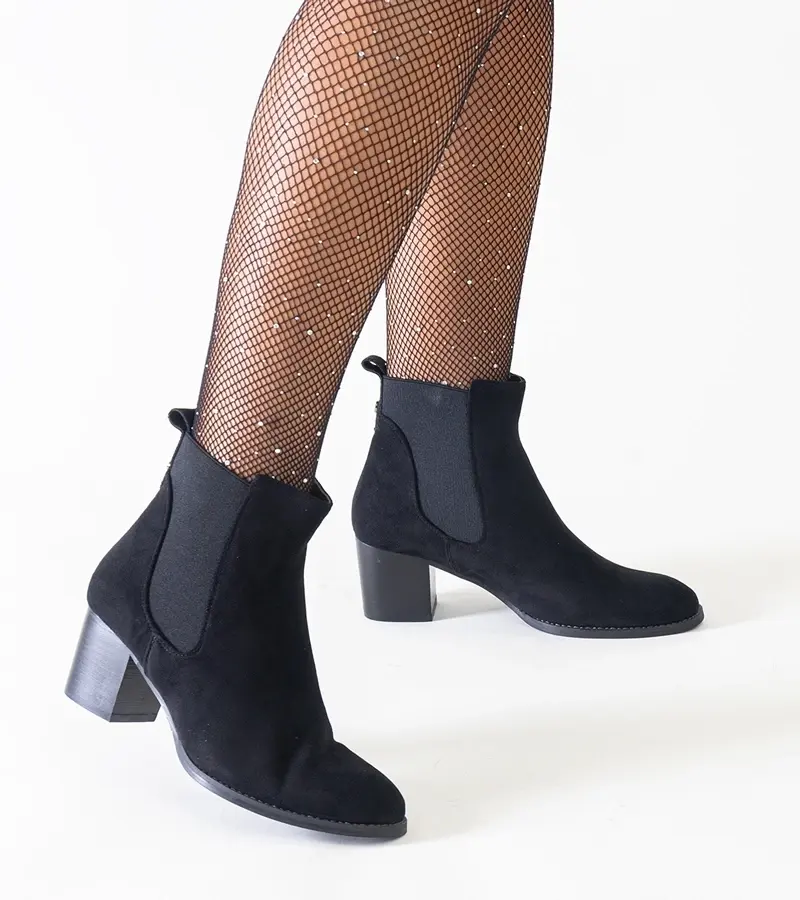 Gemre Čierne čižmy na podpätku s elastickými vsadkami z eko-velúru Nadisa