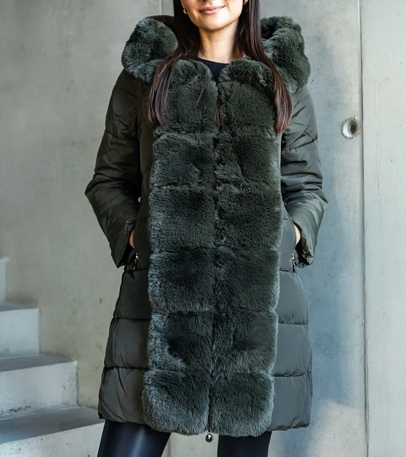 Gemre Zelená dlhá prešívaná bunda s odnímateľnými rukávmi zdobená kožušinou Louis.