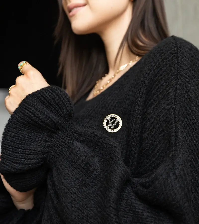 Gemre Čierny dlhý oversize sveter s nariasenými rukávmi Najeta.