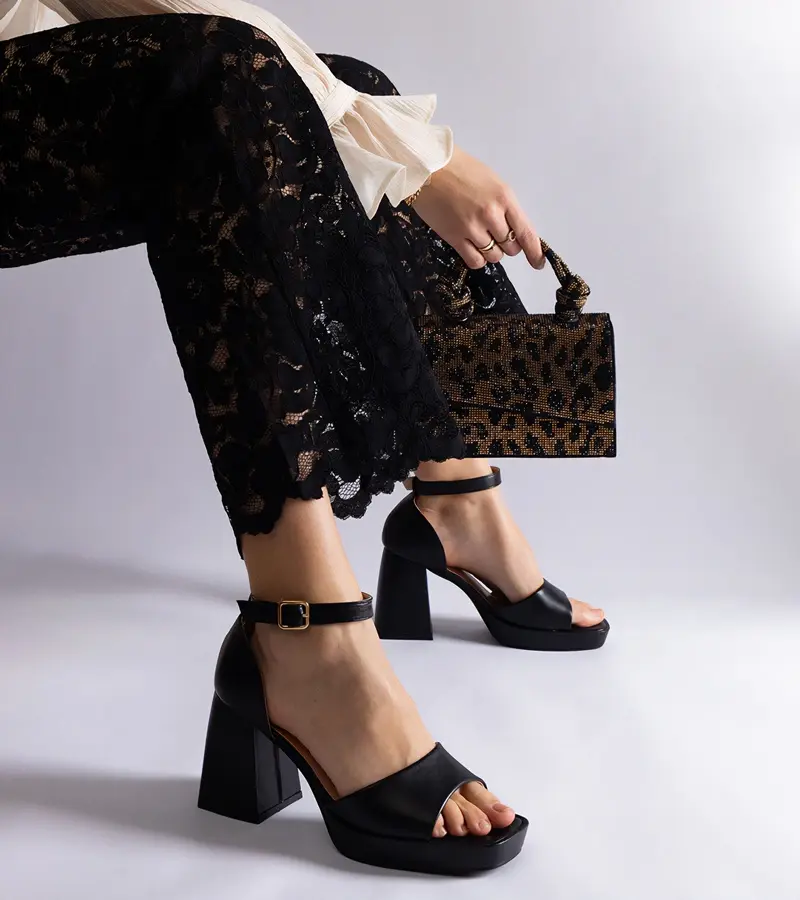 Gemre Čierne sandále na masívnom opätku Isolina