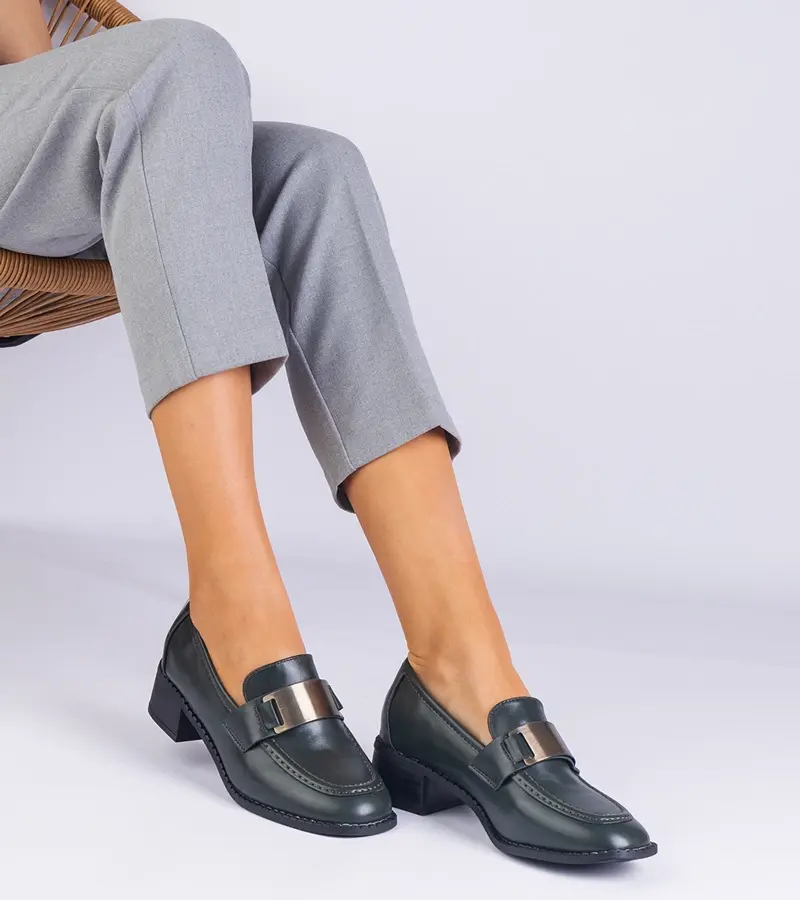 Gemre Zelené dámske poltopánky na opätku s metalickou ozdobou Lunares