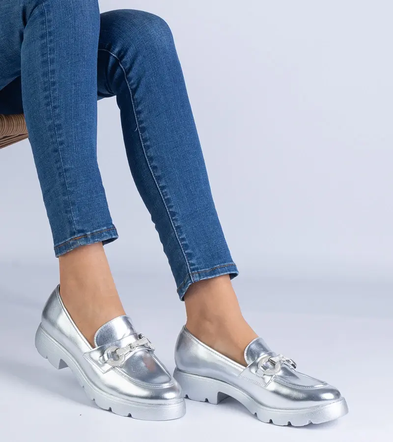 Gemre Strieborné klasické poltopánky s ozdobou Amikol