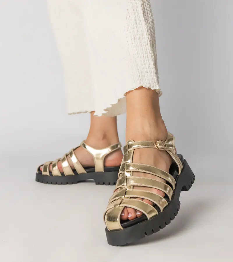 Gemre Golden platform sandals with closed toe line Kolla
