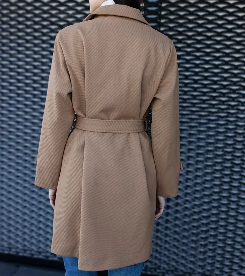 Gemre Elegantný hnedý oversize kabát s viazaním Bahera.