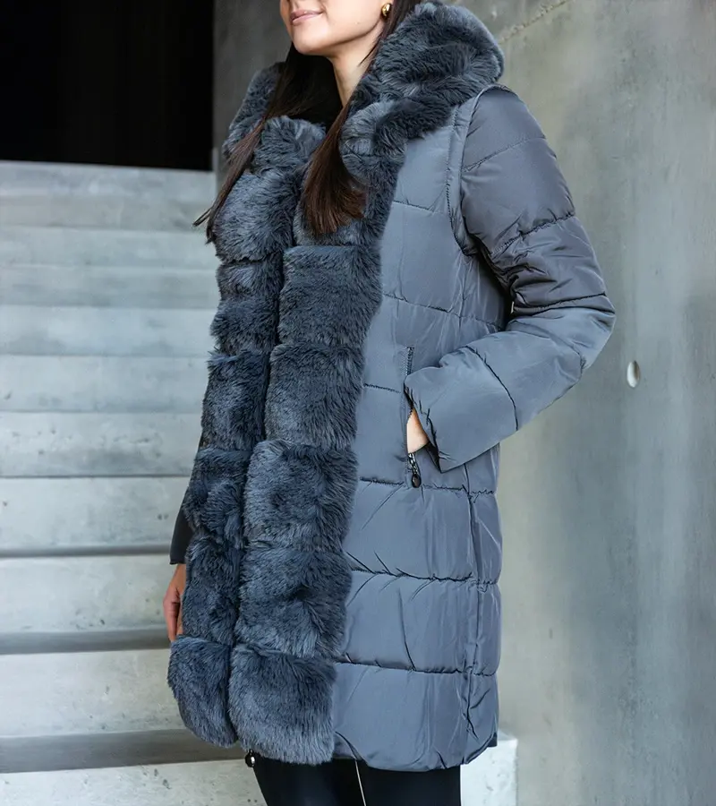 Gemre Sivá dlhá prešívaná bunda s odnímateľnými rukávmi zdobená kožušinou Louis.