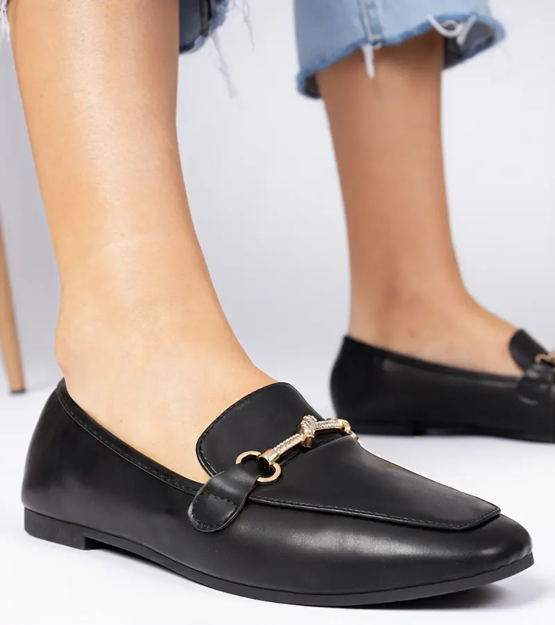 Gemre Čierne elegantné mokasíny so zlatou ozdobou a kryštálmi Kalisa