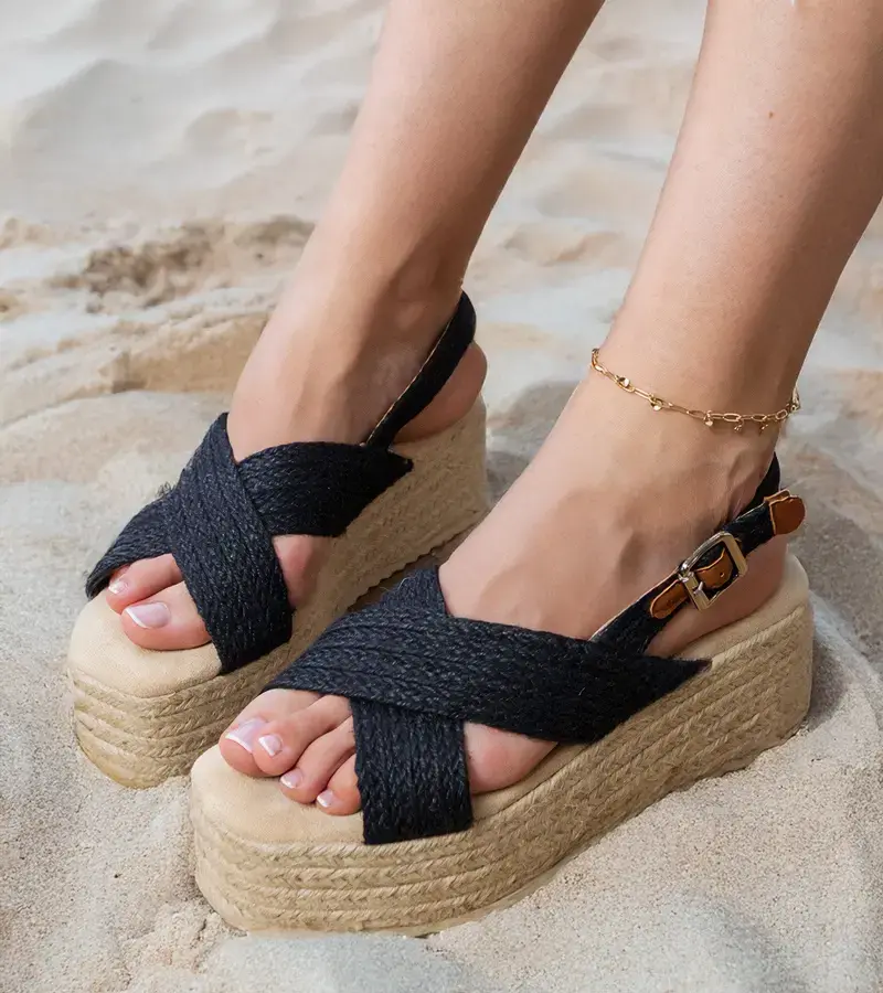Gemre Čierne sandále espadrilky na platforme s remienkami Olisa