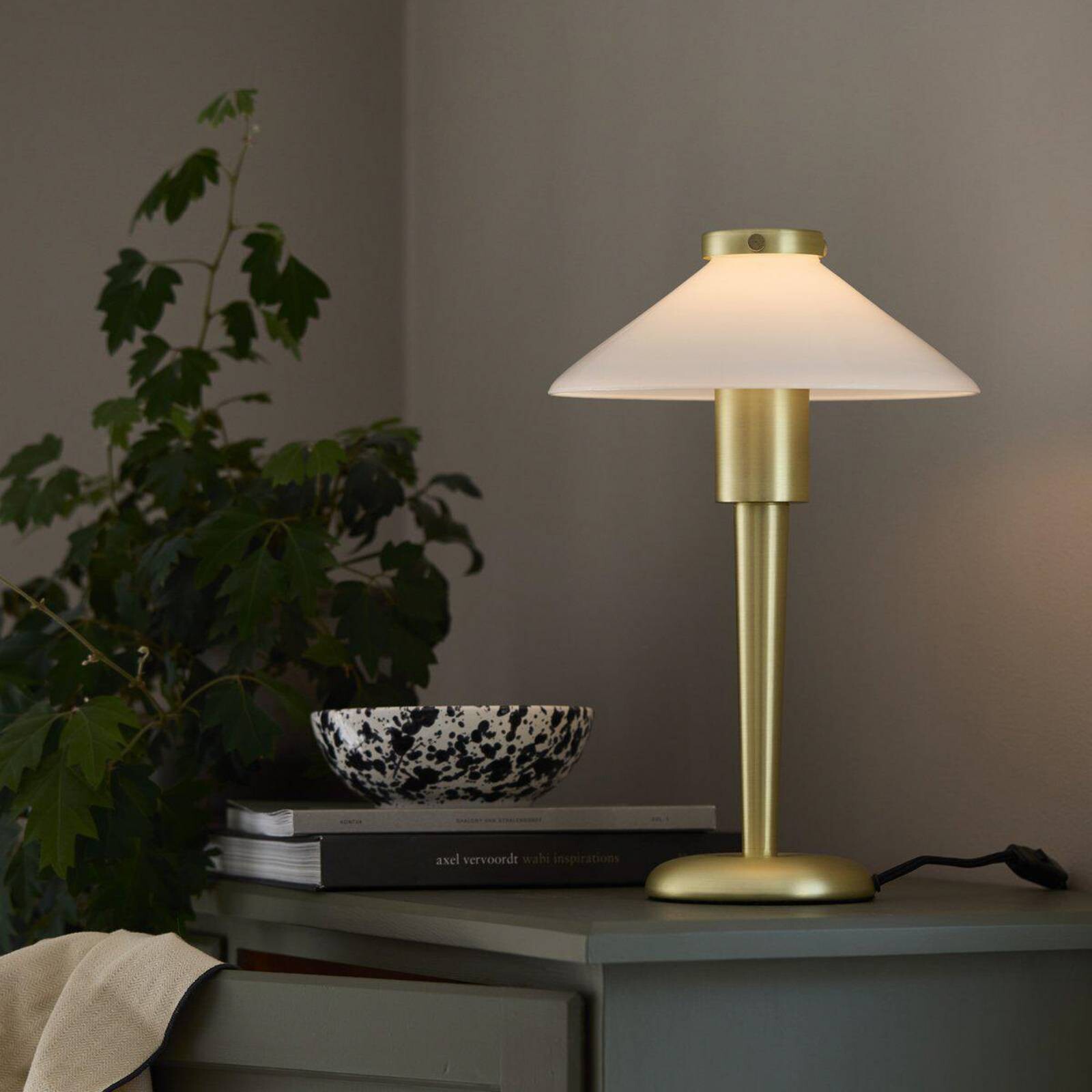 PR Home Stolová lampa August, mosadzová farba/opál, 34 cm, kov