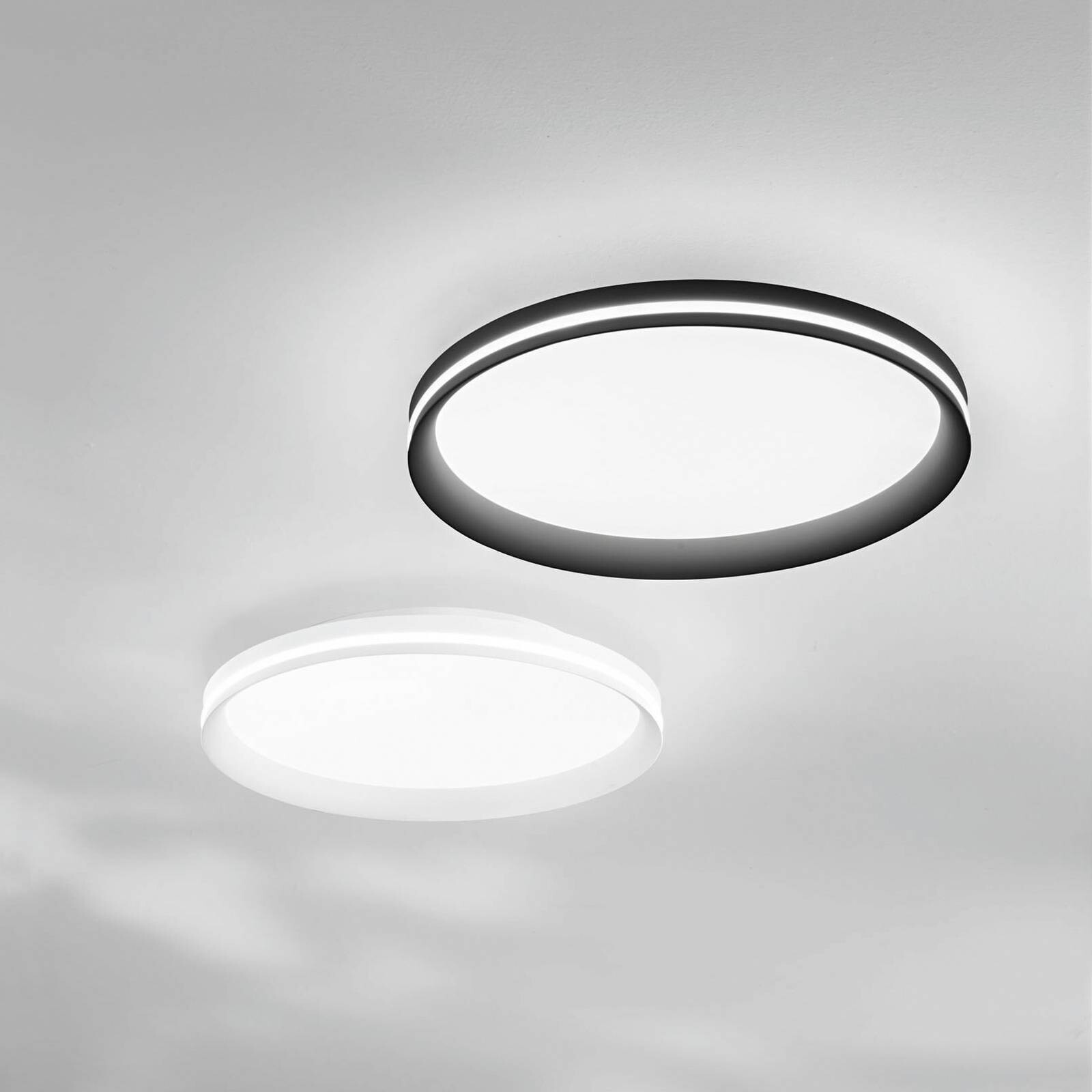 Stropné LED svetlo Isy, čierne, Ø 45 cm, kov, CCT, stmievateľné