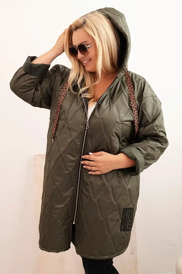 Kesi Włoski Dámska bunda Plus Size prešívaná s kapucňou a nápisom HOPE khaki