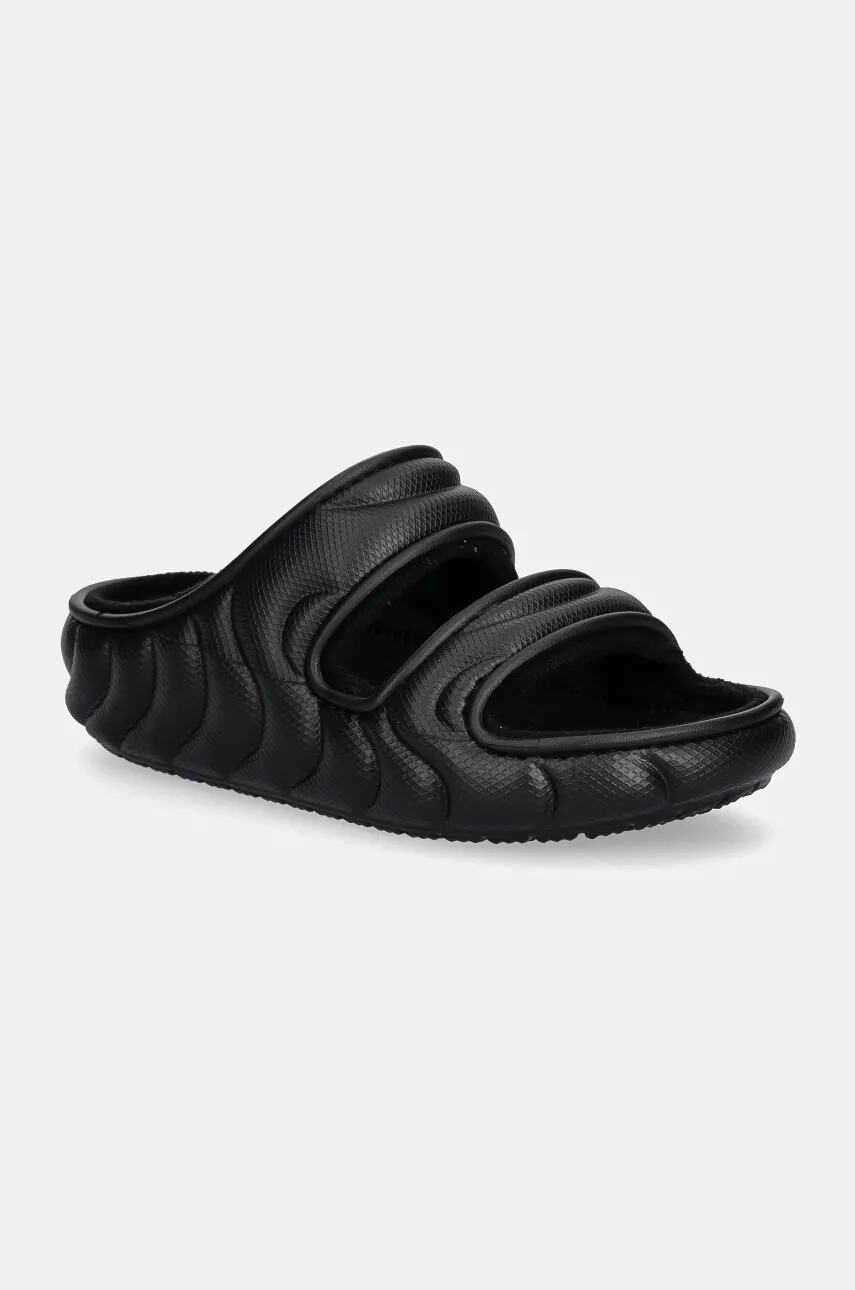 Šľapky Crocs Classic Cozzy Overpuff Sandal čierna farba, 210074