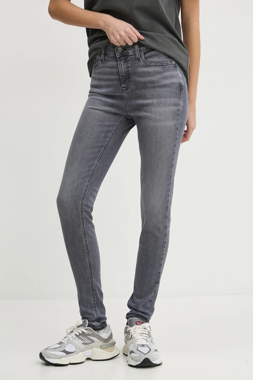 Rifle Tommy Jeans dámske, šedá farba, DW0DW19557