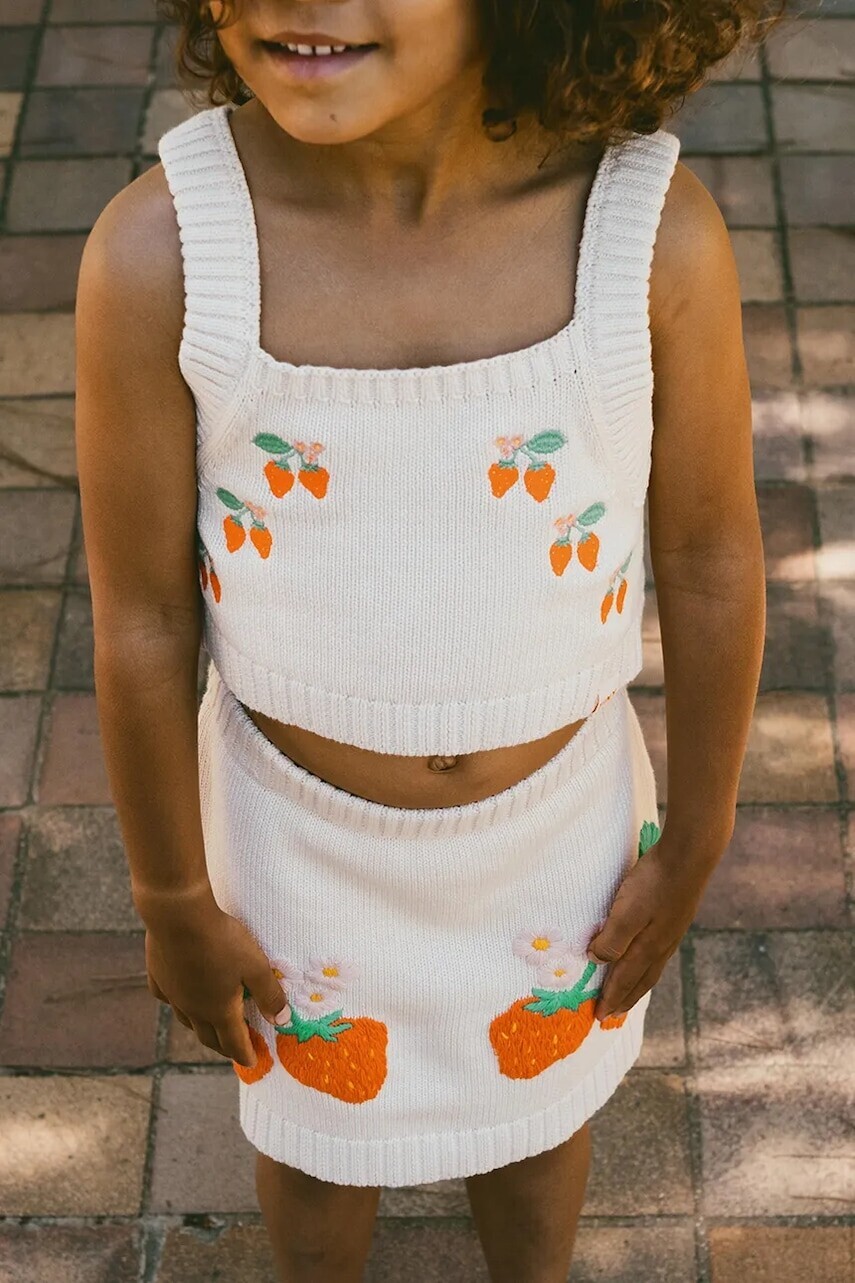 Dievčenská bavlnená sukňa Tinycottons STRAWBERRIES SKIRT béžová farba, mini, rovný strih, SS25-305