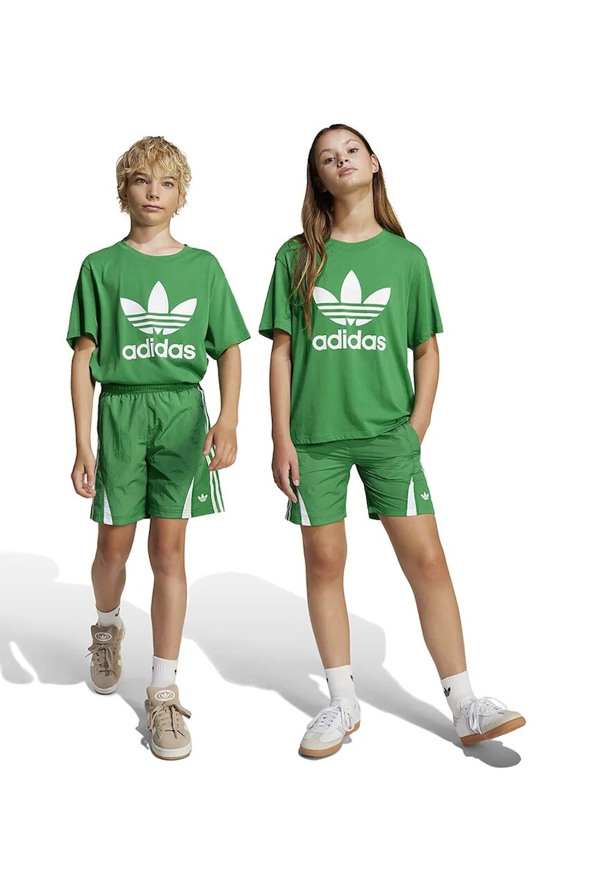 Detské krátke nohavice adidas Originals zelená farba, s nášivkou, nastaviteľný pás JC9120