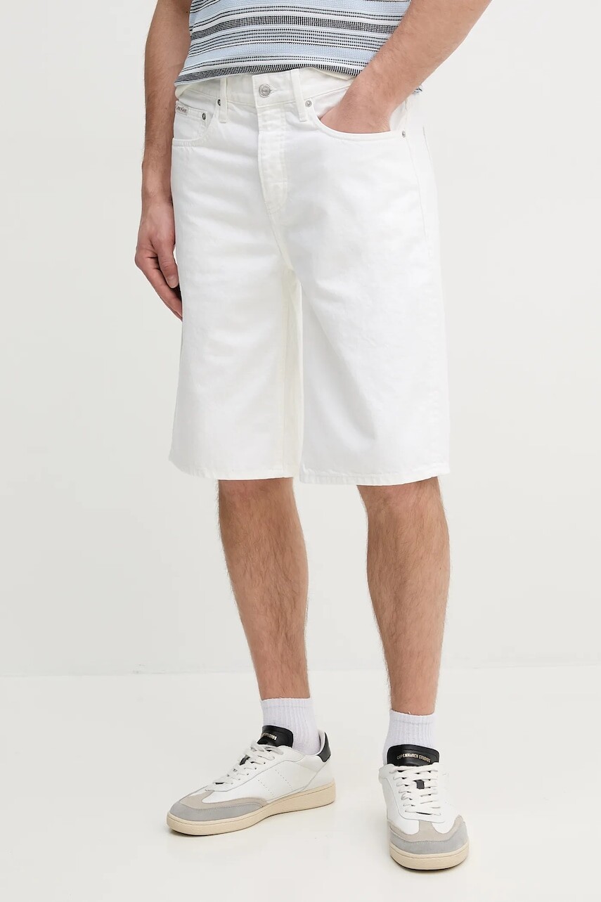 Rifľové krátke nohavice Calvin Klein Jeans biela farba, J30J327224