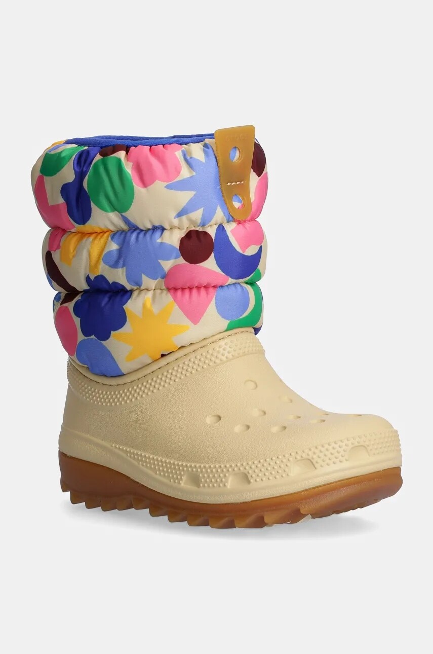 Detské snehule Crocs CLASSIC NEO PUFF GEO SHAPES BOOT béžová farba, 210411
