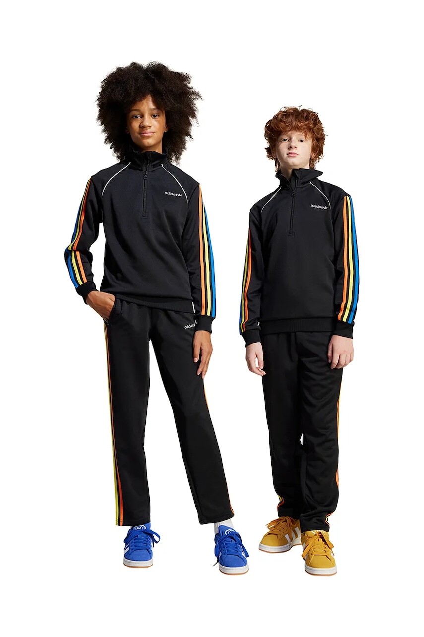 Detské tepláky adidas Originals čierna farba, s nášivkou, JC8411