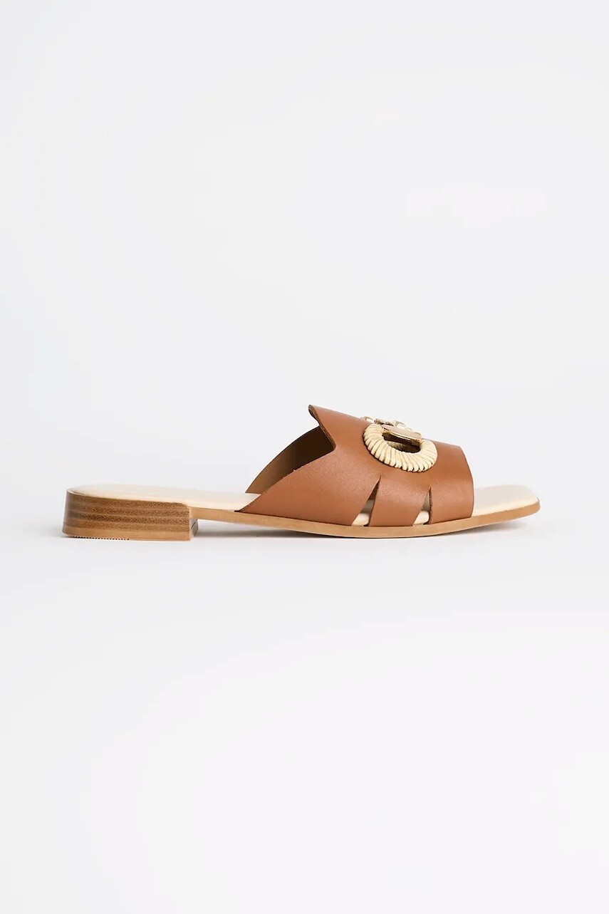 Kožené šľapky Karl Lagerfeld PETALO BROOCH SLIDE dámske, hnedá farba, KL80725