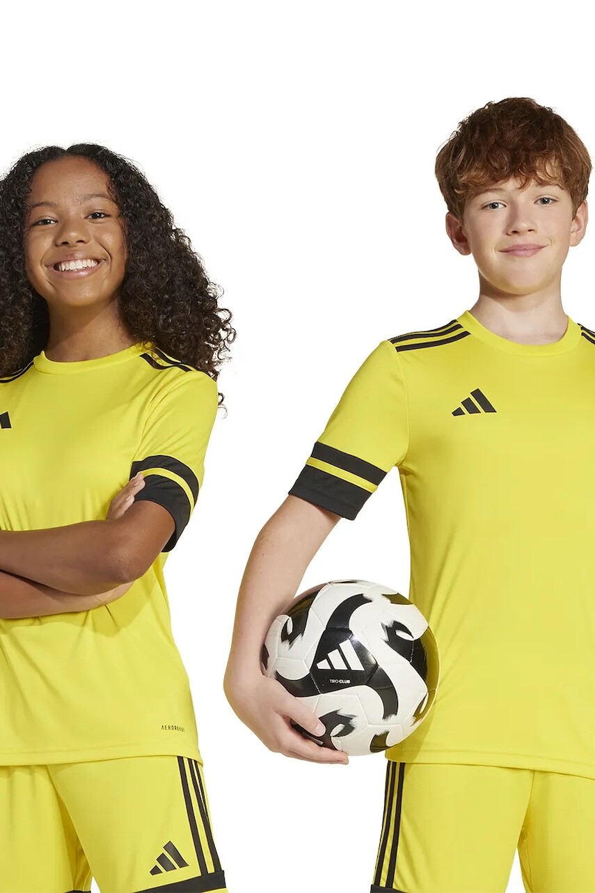 Detské tričko adidas Performance žltá farba, s nášivkou, JJ0056