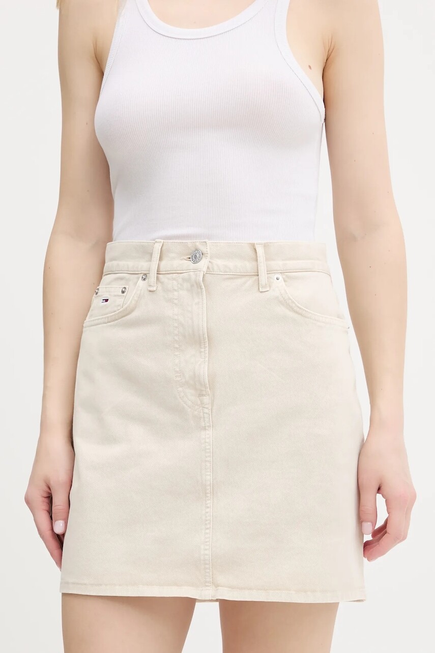 Rifľová sukňa Tommy Jeans béžová farba, mini, rovný strih, DW0DW20607