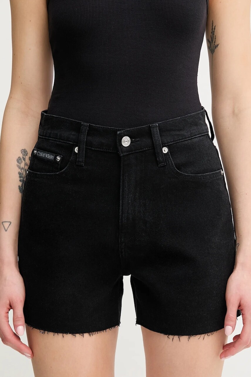 Rifľové krátke nohavice Calvin Klein Jeans čierna farba, jednofarebné, vysoký pás, J20J225154