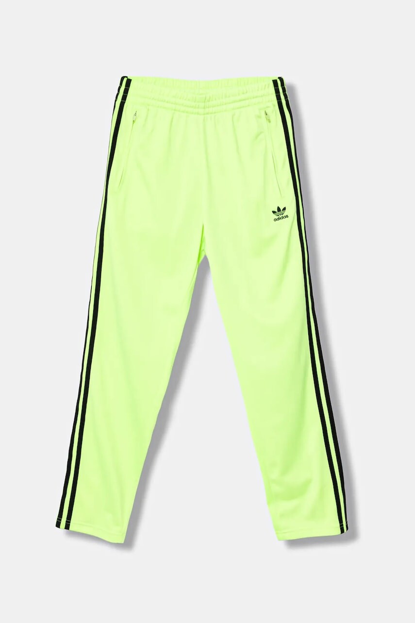 Detské tepláky adidas Originals zelená farba, s nášivkou, JV8591