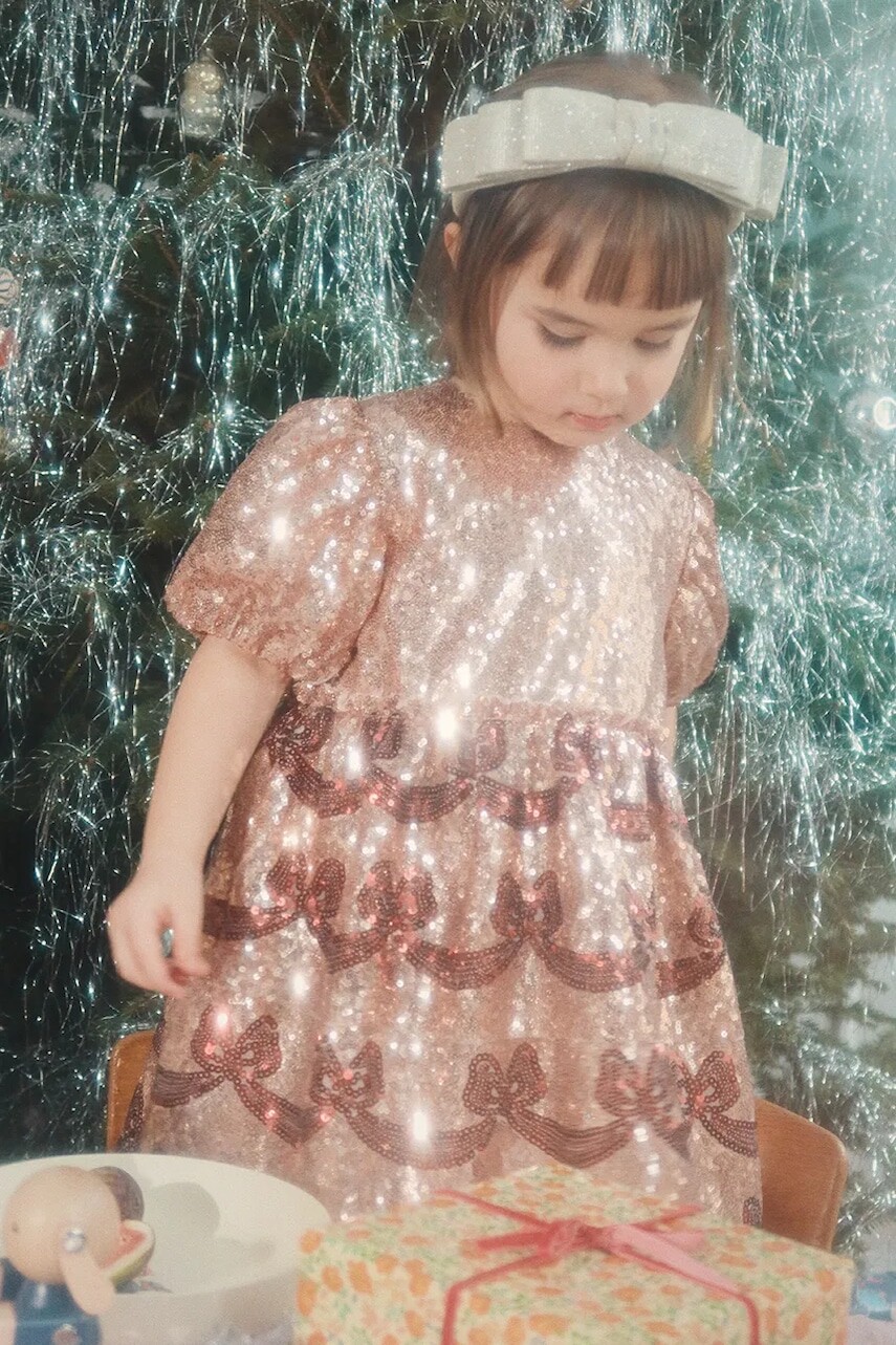 Dievčenské šaty Konges Sløjd STARLA BOW WOW DRESS zlatá farba, mini, áčkový strih, KS102116