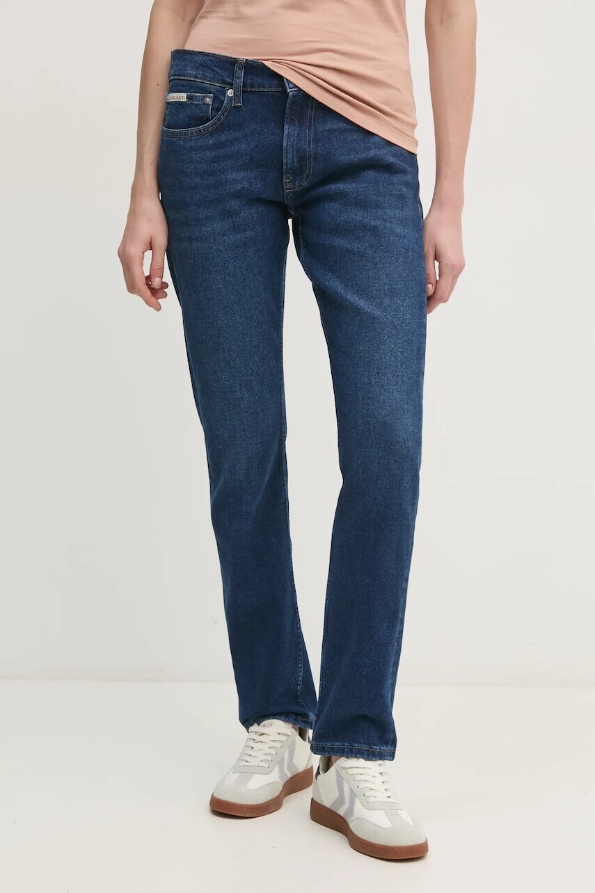 Rifle Calvin Klein Jeans pánske, tmavomodrá farba, J30J326530